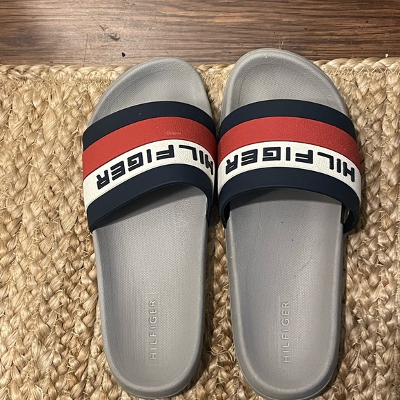 Tommy Hilfiger slides size 7.5 - Picture 3 of 6